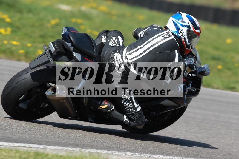 /Archiv-2022/07 16.04.2022 Speer Racing ADR/Gruppe gelb/backside